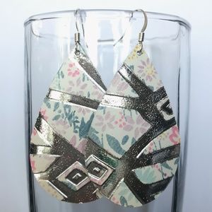 πΌ Metallic Floral Leather Earrings